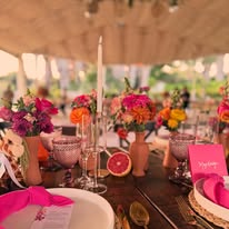 Nays coordinando un evento